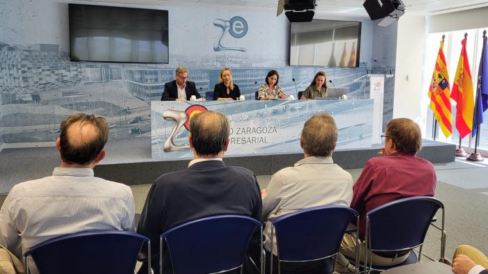 Reunión del jurado del concurso para diseñar la reconversión de los edificios Ebro