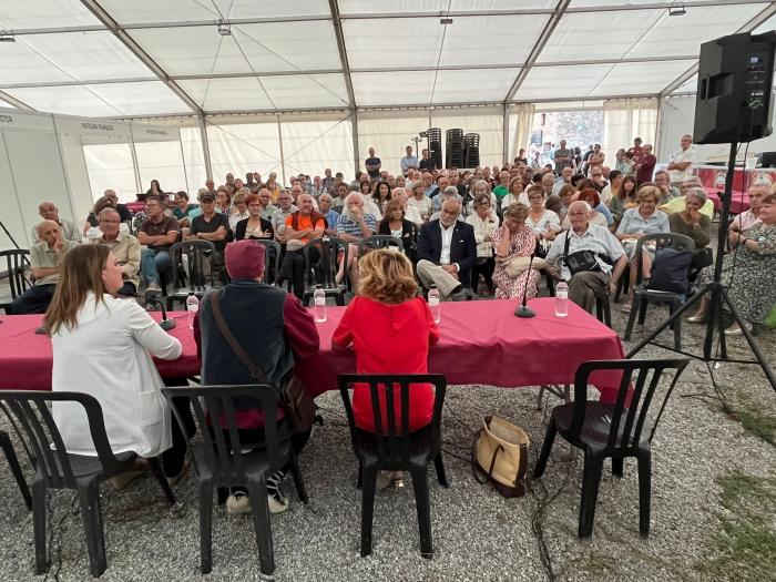 Decenas de personas han asistido en Aínsa al acto de conmemoración de los 50 años de Andalán