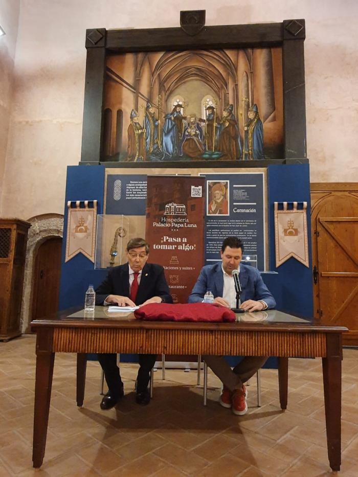 Aliaga firma la cesión de la hospedería del Papa Luna al Ayuntamiento de Illueca