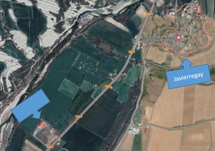 Ubicación del futuro proyecto empresarial (flecha azul) en Javierregay