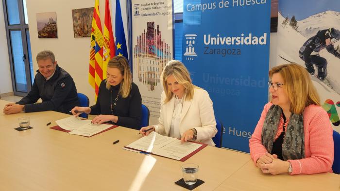 Firma del acuerdo entre Grupo Aramón y Universidad de Zaragoza para investigar el impacto del sector de la nieve