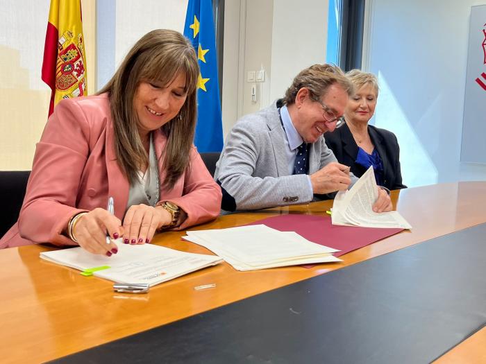 La firma del convenio ha tenido lugar en Valencia.