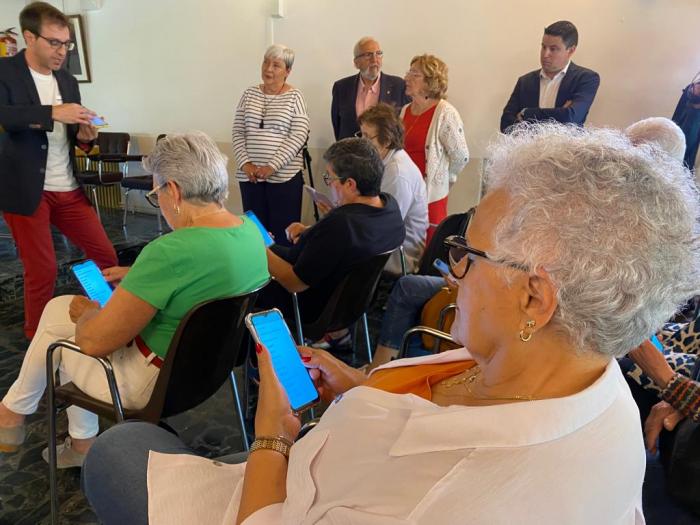 185 municipios y 13 comarcas han solicitado ya 223 cursos para acortar la brecha digital con el programa “Conectados a la vida”