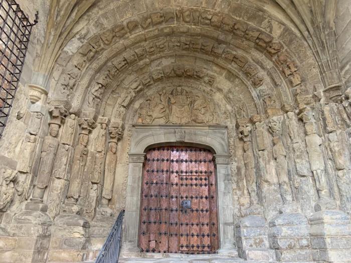 Imagen del artículo La Iglesia de San Esteban de Sos del Rey Católico ya luce su atrio y portada norte restaurados
