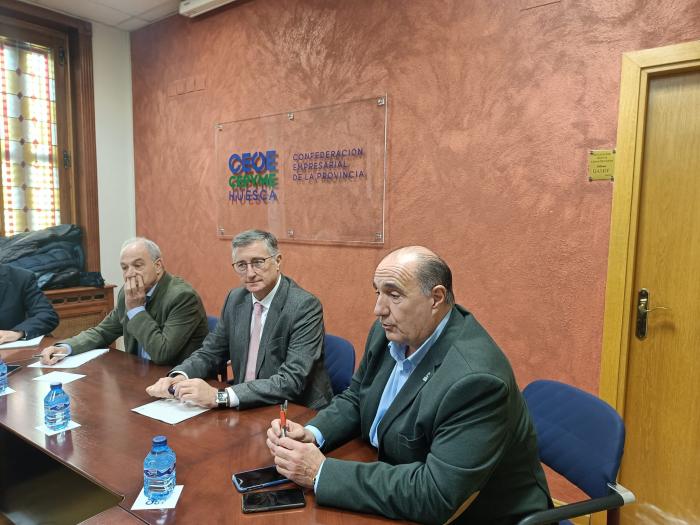 Blasco, en la reunión mantenida con empresarios en CEOE Huesca.