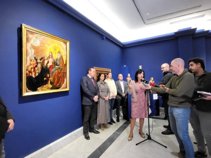 La directora general de Patrimonio Cultural, Gloria Pérez, en la presentación de la tabla este viernes en el Museo de Arte Sacro de Teruel.
