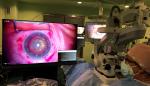 El servicio de Oftalmología del Clínico incorpora a la cirugía de cataratas la visualización del ojo en tres dimensiones