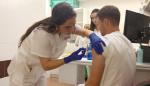 Estudiantes de Medicina y Ciencias de la Salud han sido vacunados hoy en el Hospital Clínico