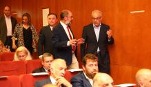 El  Presidente de Aragón clausura la Jornada Aeroespacial en Teruel