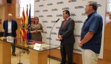 Mayte Pérez y Luis Zubieta, en la firma de los convenios entre el Gobierno de Aragón y la FAMCP