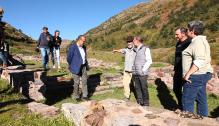 Lambán visita el yacimiento arqueológico del Hospital de Santa Cristina de Somport