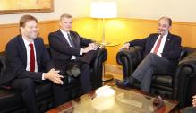 El Presidente de Aragón mantiene una reunión con el director de Amazon para abordar los proyectos de la multinacional en Aragón