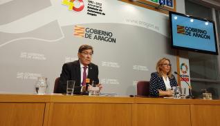 Arturo Aliaga, vicepresidente del Gobierno de Aragón, y Mayte Pérez, consejera de Presidencia, en rueda de prensa tras el Consejo de Gobierno