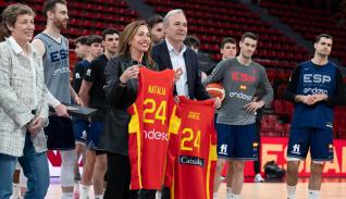 Azcón saluda a la Selección Española Masculina de Baloncesto