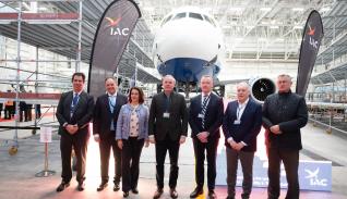 El presidente Azcón firma un convenio con PLD Space e inaugura la nave de pintura de aviones de IAC