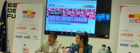 Firma del convenio en Madrid entre José Hidalgo, presidente de ADESP, y Cristina García, directora general de Deporte.