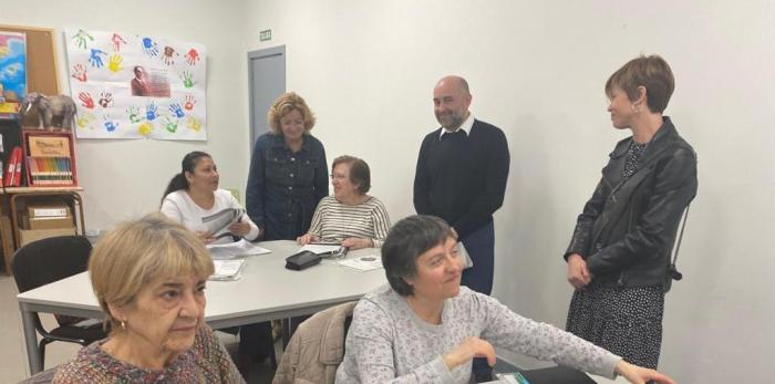 La consejera de Ciudadanía visita las actividades de la Fundación El Tranvía dentro del proyecto "Aragón Incluye"