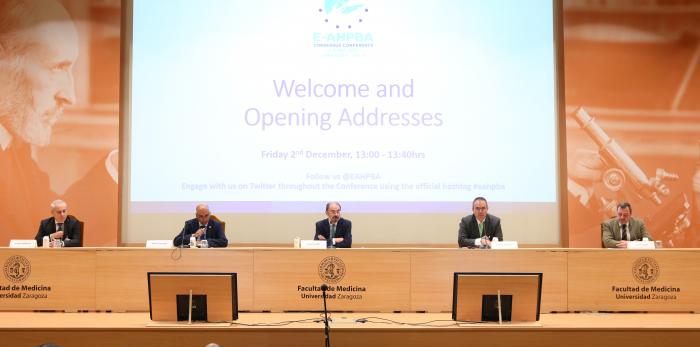 El presidente de Aragón, Javier Lambán, inaugura la "Conferencia de cáncer colorrectal"