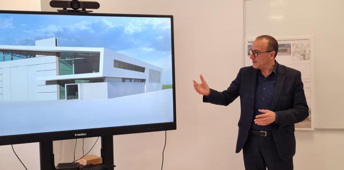 Felipe Faci presenta a la comunidad educativa del IES Segundo de Chomón el proyecto de construcción de un hangar en el aeropuerto de Teruel
