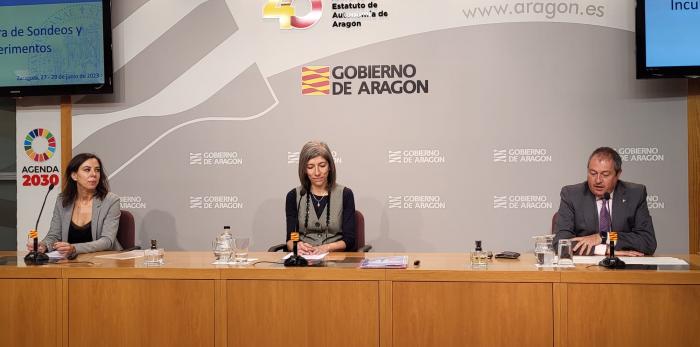 Ana Pérez, Isolina Alberto y Luis Lanaspa en la presentación de la fase nacional de la Incubadora de Sondeos y Experimentos