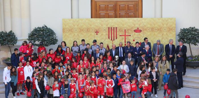 El Presidente de Aragón recibe a las campeonas de la Copa Reina