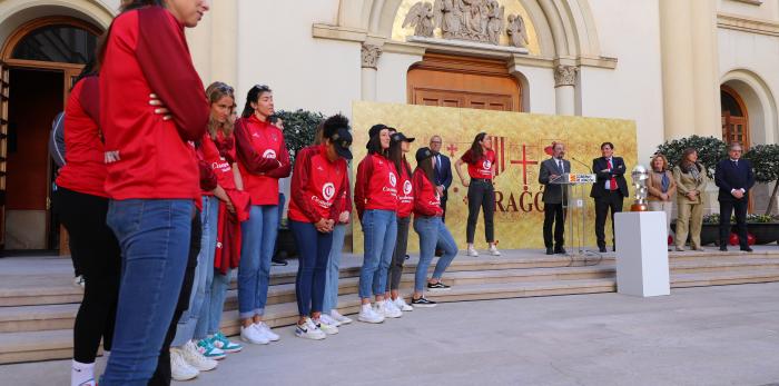 El Presidente de Aragón recibe a las campeonas de la Copa Reina