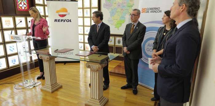 Marta Gastón firma un protocolo de colaboración con Repsol