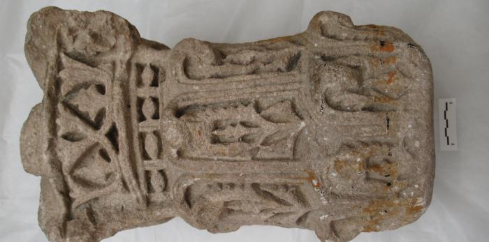 Capitel islámico del Museo de Huesca