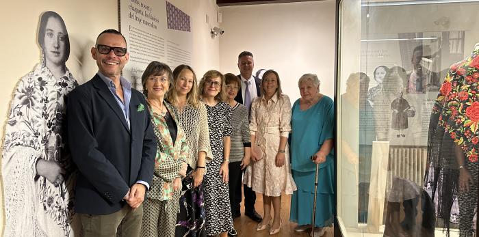 Visita a la exposición 'Indumentaria aragonesa. Fraga y sus mujeres'.