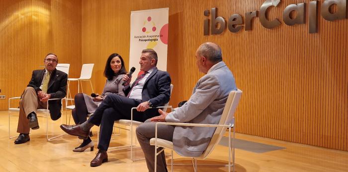 El VII Encuentro de Centros Innovadores de Aragón se ha celebrado este miércoles en el Patio de la Infanta con la participación de 100 ponentes y 50 centros docentes.