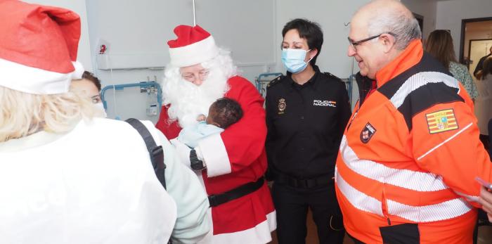 Image 4 of article Visita sorpresa de Papá Noel al Hospital Infantil Miguel Servet