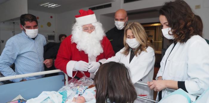 Image 5 of article Visita sorpresa de Papá Noel al Hospital Infantil Miguel Servet