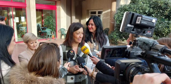 Susín ha visitado este lunes la residencia Sagrada Familia en Huesca junto a la alcaldesa Orduna