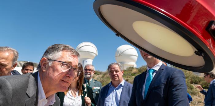 El consejero de Medio Ambiente y Turismo, Manuel Blasco, asiste al acto con motivo del primer aniversario de la apertura de Galáctica, en Arcos de las Salinas (Teruel)