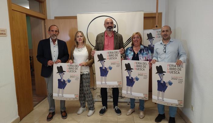 Foto de familia de la presentación de la Feria del Libro de Huesca