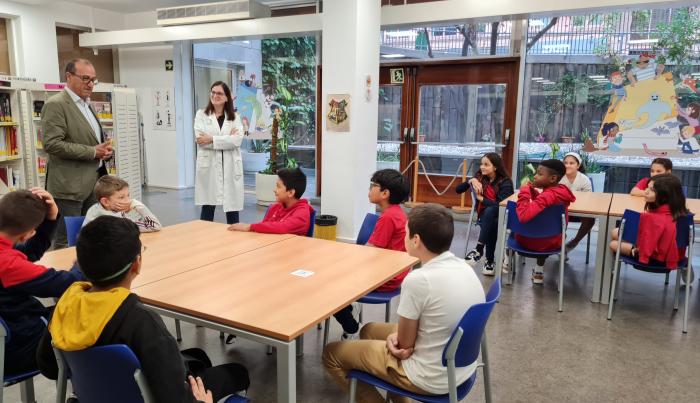 Felipe Faci acompaña a los alumnos de 5º de Primaria del CEIP Cantín y Gamboa en su visita a la Biblioteca Pública de Zaragoza