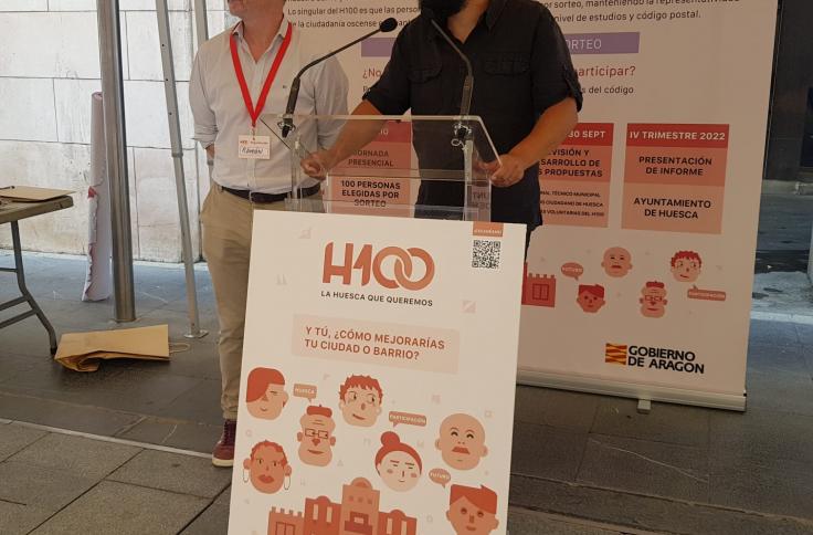 El director general de Gobierno Abierto presenta el proyecto "H100 La Huesca que queremos"