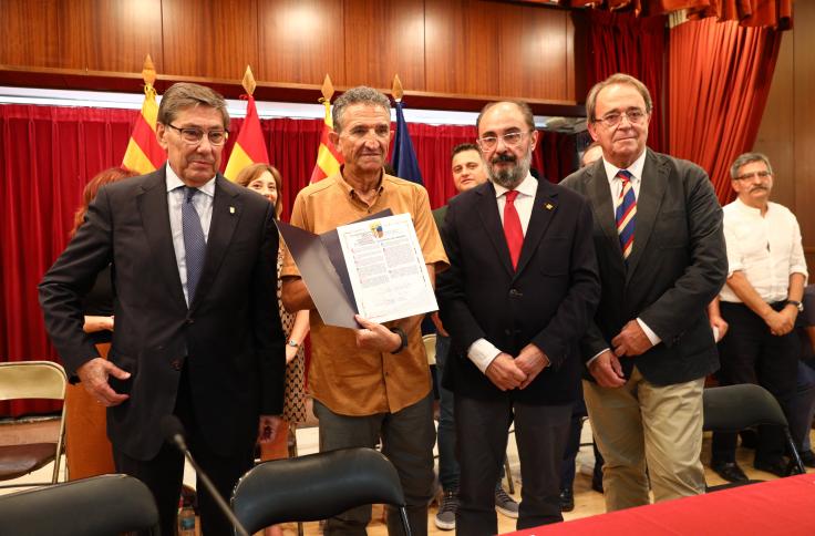 Lambán firma la recepción del inmueble del Centro Aragonés de Barcelona