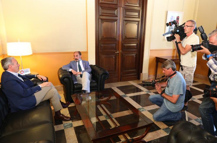 El presidente Lambán y el alcalde Azcón se reúnen para la firma conjunta del Mundial del 2030