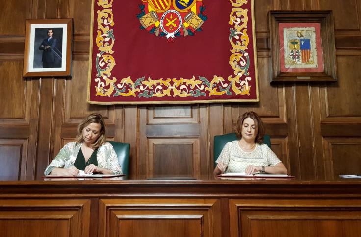 La consejera de Presidencia y Relaciones Institucionales, Mayte Pérez, firma hoy el convenio de colaboración entre el Gobierno de Aragón y el Ayuntamiento de Teruel
