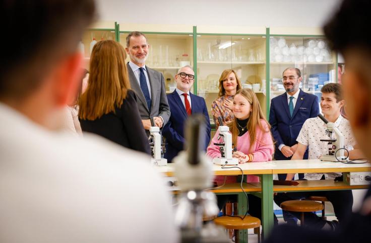 El rey Felipe VI entrega el Premio Mejor Escuela 2021 al IES Ramón y Cajal de Zaragoza