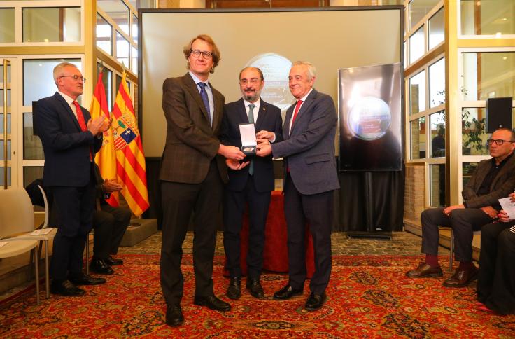 Entrega de la medalla a los valores humanos a la Fundación Manuel Giménez Abad