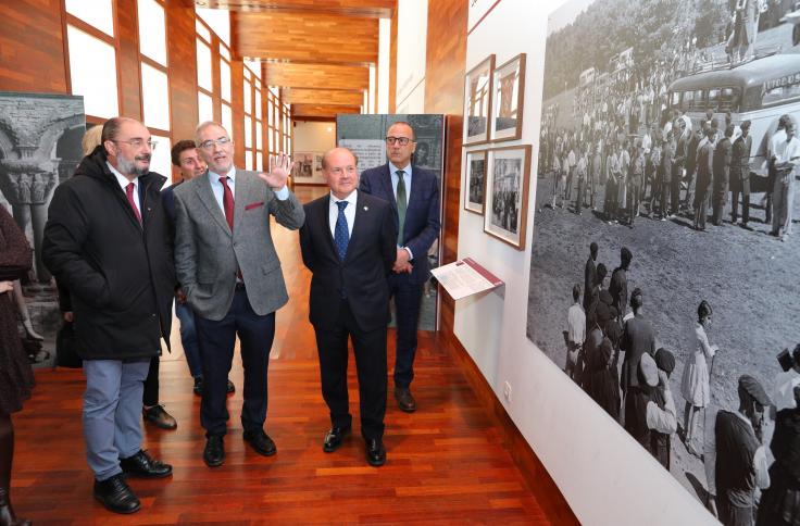 El presidente Javier Lambán inaugura a exposición ‘Viajeros y fotógrafos en San Juan de la Peña 1840-1980’, en San Juan de la Peña