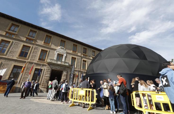 Actividades de divulgación científica en los patios del Edifcio Pignatelli, para celebrar el Día de Aragón
