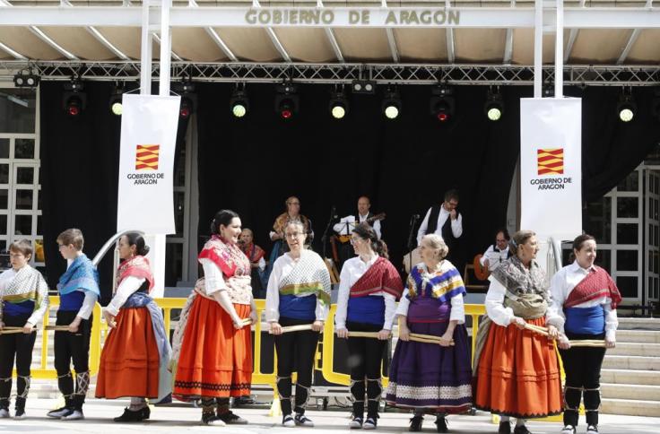 Día de Aragón en el Edificio Pignarelli. Dances