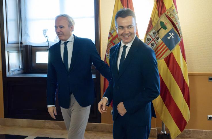 El ministro de Industria, Héctor Gómez, y el presidente de Aragón, Jorge Azcón, durante su reunión en el Pignatelli.