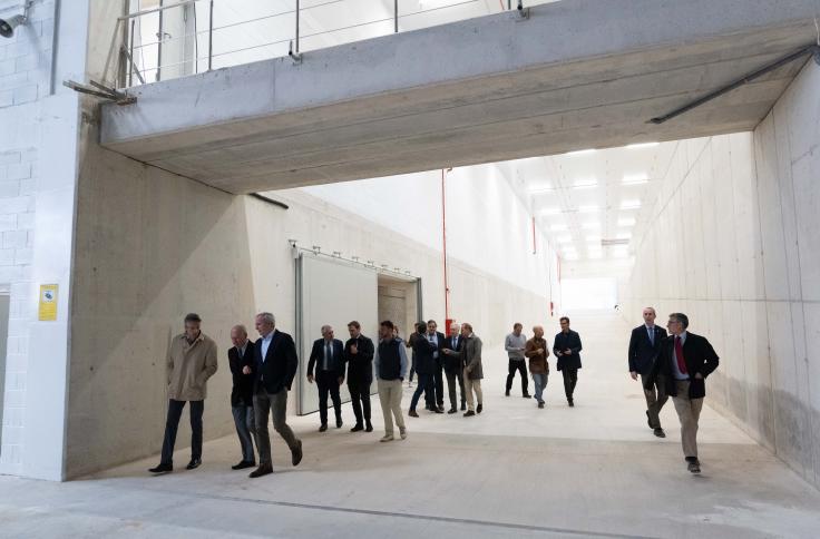 El presidente de Aragón visita el centro logístico del grupo BonÀrea en Épila