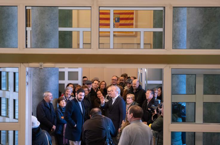 Azcón recibe a los visitantes del edificio Pignatelli en el día de la Constitución