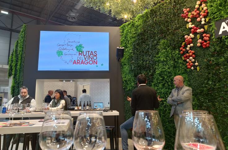 El consejero de Medio Ambiente y Turismo, Manuel Blasco, y el director general de Turismo y Hostelería, Jorge Moncada, han asistido a la apertura de Fitur 2024