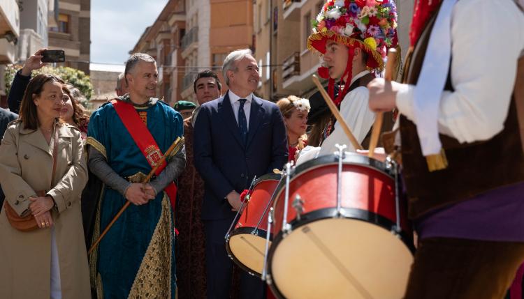 El presidente del Gobierno de Aragón, Jorge Azcón, ha asistido a la celebración del Primer Viernes de Mayo de Jaca